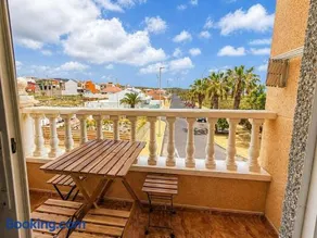 Encanto costero con balcón y vistas - Image 1