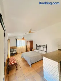 Villa Mediterraneo Rooms Piscina jardin parking - Image 5