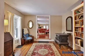 Chittenden Farmhouse - Historic 4BR, 2BA, 20 Min to Skiing, 7 Min to Mountaintop Resort - Image 4