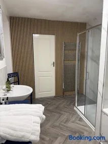 "SUPERB-SEA-VIEWS"ROOM ONLY at WETHERBY NAIRN - Image 3
