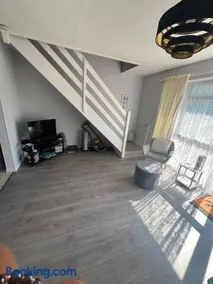 3 Bedroom House With Balcony Close To Beach - Image 3