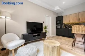 Stylish 1 Bed City Centre Apartment (Sleeps 4) - Image 4