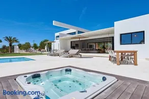 Stunning 8 Bedroom Mansion in Ibiza City, 1005 - Image 3