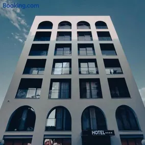 Bounty Hotel - Image 2