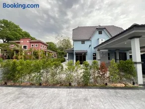 Eiffel Villa Homestay - Image 2