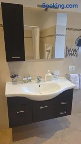 ROOMS CA' TUNIN- ideale per il Trenino Rosso- a pochi minuti a piedi dalla stazione - Image 4