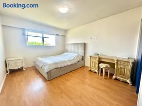 Beautiful Place with Kitchen, Washing Machine and Internet Near YVR Airport, Transit and Shopping Mall - Image 1