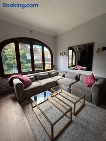 Family home with pool and garden in Tudela center - Image 1