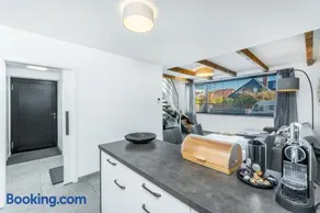 Dvouložnicový mezonetový apartmán se dvěma koupelnami v rodinné vile - Image 1