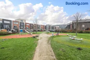 Family house near Amsterdam, private parking - Image 2
