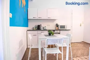 Vibrant 3BR near AKH Hospital - Perfect for Groups - Image 4
