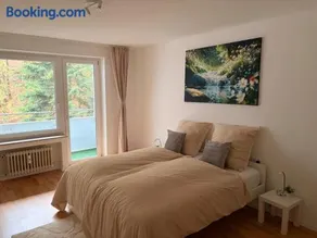 Gemütliche Wohnung mit TV, Balkon und Küche - Image 5