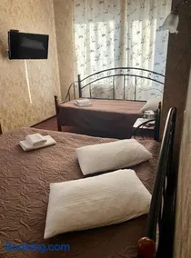 Golden Lion Hotel - Image 2