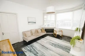 Sea View Beachfront House - Image 4