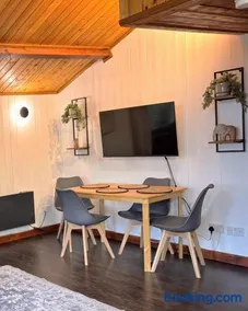 Snowdrop 9 Hot Tub-Woodlandlodges-Pembrokeshire - Image 5