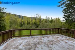 Riverfront Retreat at Lavender Lake - Image 4