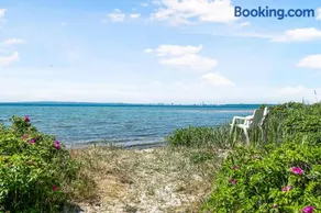 Stylish 8-Person Holiday Home Just 5 Minutes Walk From The Sandy Beach - Image 4