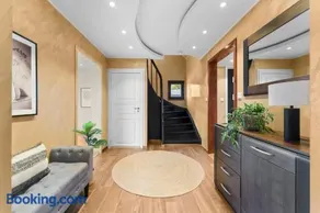 House with nice outdoor areas - Image 5