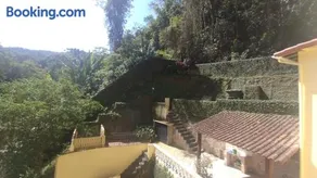 Suíte com vista de varanda no centro histórico de Petrópolis! - Image 2
