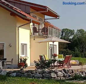 Appartamento accogliente e familiare con barbecue e giardino | Vista sulla montagna - Image 1