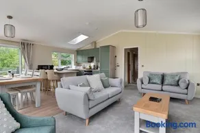Finest Retreats - Cambridge Luxury Lodge - Image 3
