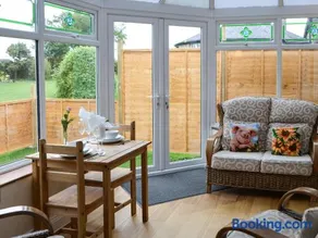The Gin Gan Cottage - Image 1