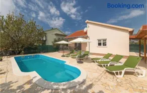 Three-Bedroom Holiday Home In Kastel Stafilic - Image 5