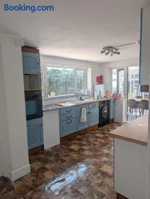 Charming 3 Bedroom Bungalow Retreat on the Edge of Weston super Mare - Image 3