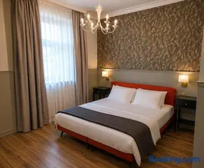 Orange Parkway Hotel - Image 2