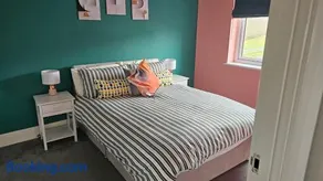 Host Stay Chippenham Close - Image 2