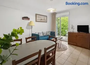 Appartement cosy avec terrasse et parking privé - Image 3