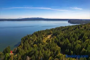 4BR Waterfront Home with Beach Access and Views - Image 2