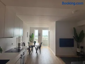 Exclusive New Apt Close To City Center - Image 1