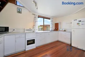 16 Third Avenue - Image 2
