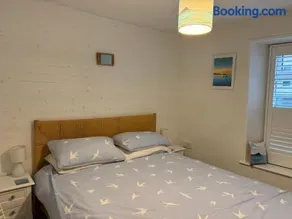 Newlyn Harbour Cottage - Image 2