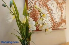 Private Suite Near It All - Prime Location - Image 3