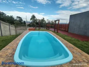 Casa com piscina, aconchegante, aceita pet - Image 1