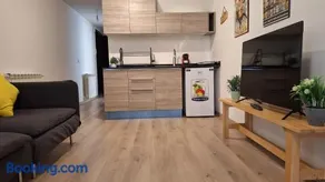 2 BD Chalet In Redrock With Beautiful Garden - Image 4