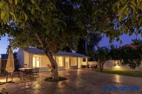 Walnut House - Peaceful Private Garden - Image 1