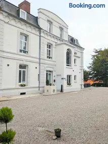 Hôtel Échappée en Baie - Chambres climatisées -Parking privé gratuit dont forfaits bornes électriques réservable - Image 2