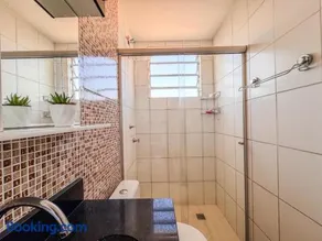 Apê elegante com ar-cond, vaga e ótima localização - Image 3