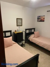 Habitacion doble con baño entrada privada para huéspedes - Image 1