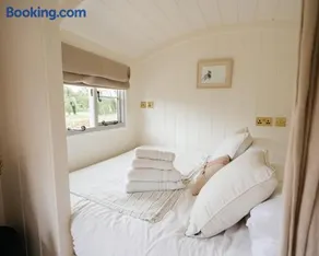Lapwing Hut - Image 3