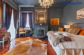 Opulent Historic Villa w Heated Pool 5br 6ba - Image 3