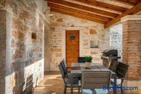 Rustic villa Banko with grill in Tinjan - Image 2