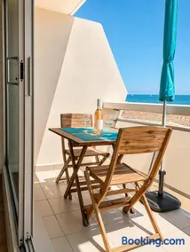 Duplex entièrement rénové avec clim, vue mer et Accès plage ! - Image 4