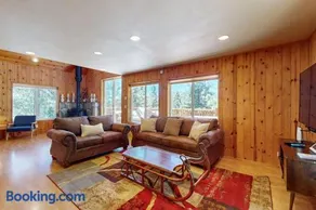 Stateline Chalet - 5BR Panoramic Mountain Views Dipping Pool & Dry Sauna - Image 1