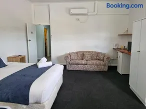 Parkes Hotel - Image 3