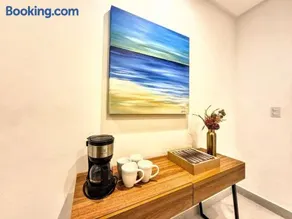 2-bedroom apartment with pool, gym and views from the 35th floor! - Image 2