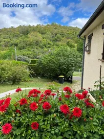 Maison chaleureuse dans un écrin de verdure - Image 1